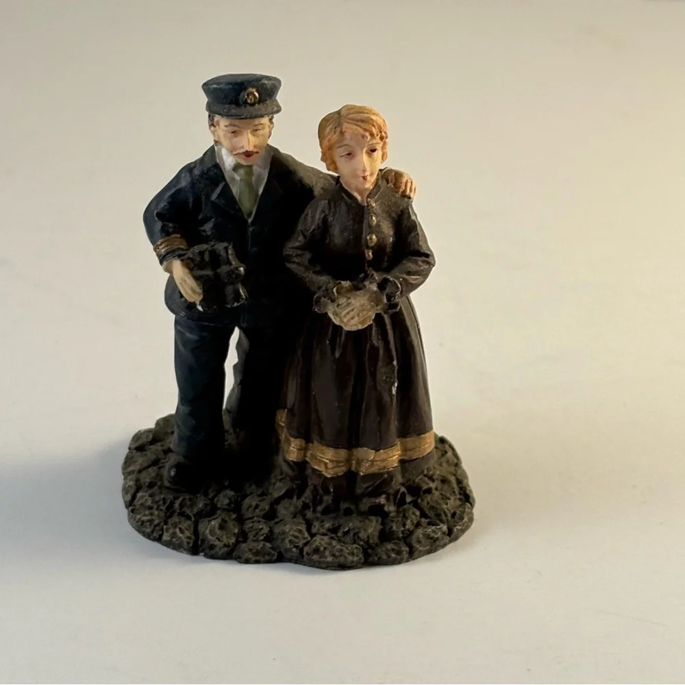 Santas Workshop Christmas Mini Figurines Village Captain Couple Binoculars 2.25”